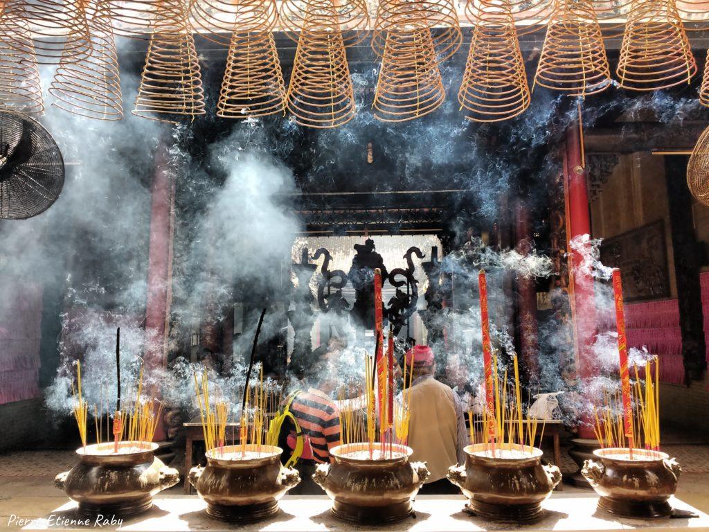 Encens dans un temple taoïste