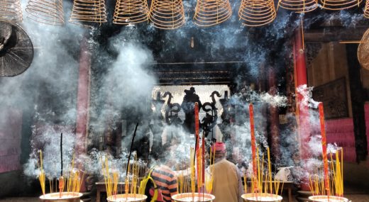 Encens dans un temple taoïste
