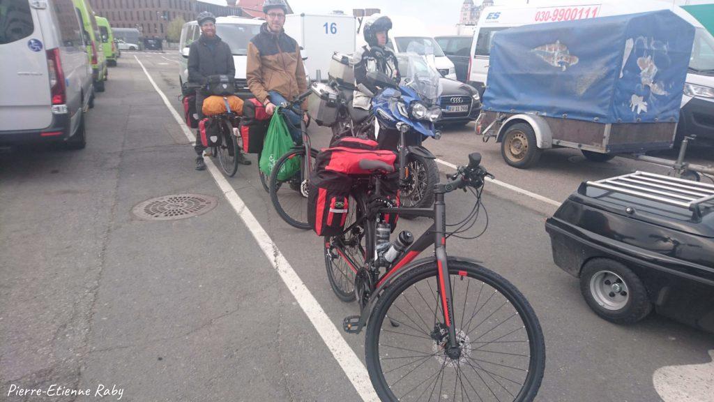 Embarquement pour le ferry