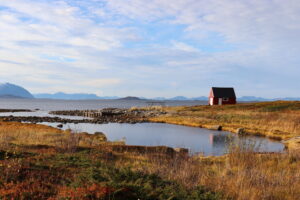 cabane Senja norvège automne ambiance nordique