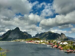 reine village lofoten iles norvège ambiance nordique