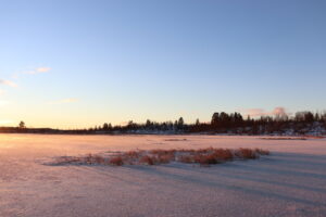 Reflets de soleil sur la neige (Suède)