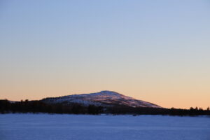 Sommet Jierivaara au crépuscule (Suède)