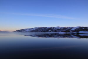 Reflet du fjord , île de Senja (Norvège)