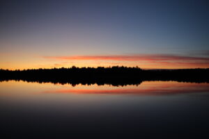 Reflet sur le lac de Ruoksujärvi (Suède)