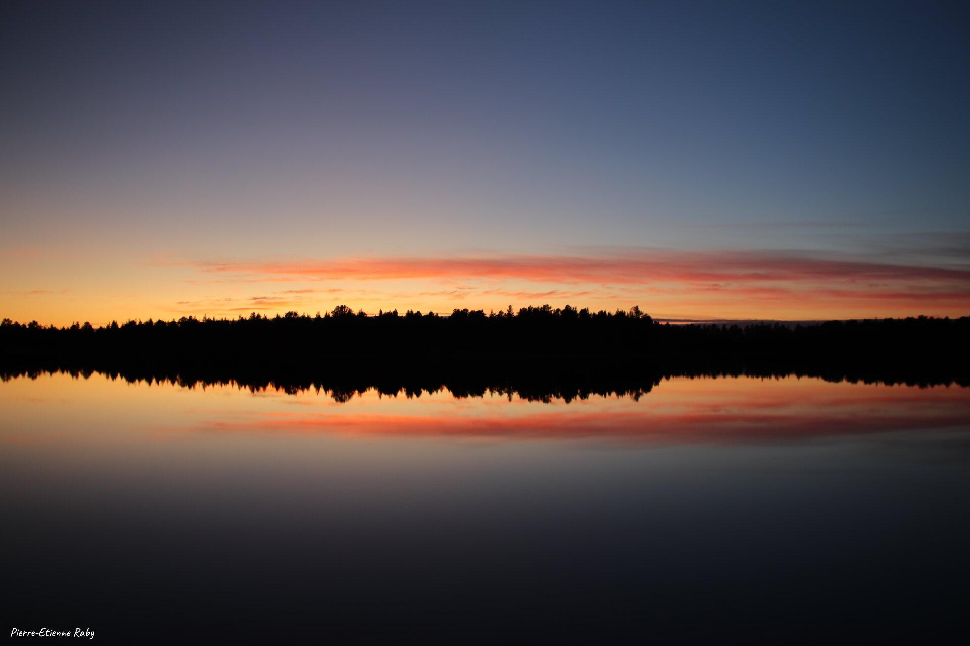 Reflet sur le lac de Ruoksujärvi (Suède)